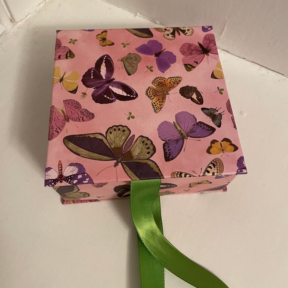 Jane Win butterfly gift box - Picture 4 of 4
